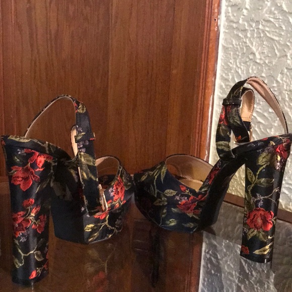 Flowered Heels - Picture 3 of 3